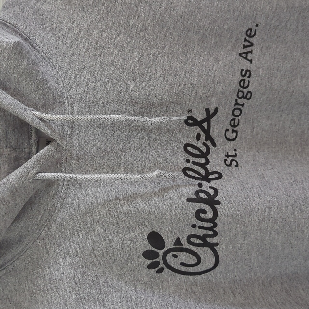 Sz.M Chick-Fil-A Gray Hoodie .. Kangaroo Style Hoodie w Front Pocket - Picture 2 of 9